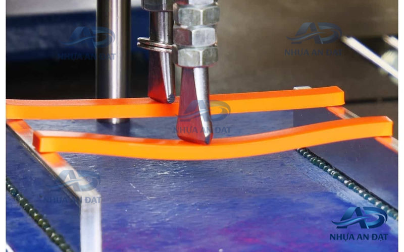 Vì Sao Nhà Máy Hạt Nhựa PVC Không Có Phòng Lab Thường Khó Kiểm Soát Chất Lượng? Vai Trò Của Kiểm Soát Chất Lượng Trong Việc Giảm Lỗi Sản Xuất Nhựa PVC