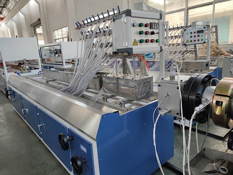 https://cdn.globalso.com/qiangshengplas/PVC-windows-and-door-profile-production-line-31.jpg