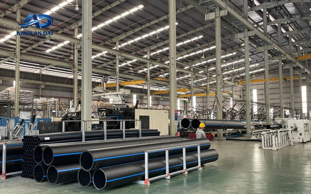 Sản xuất ống và chi tiết nhựa nên lựa chọn Nhựa PVC hay nhựa PP?